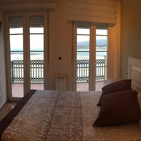 Tres Con Magnificas Vistas Al Mar דירה *